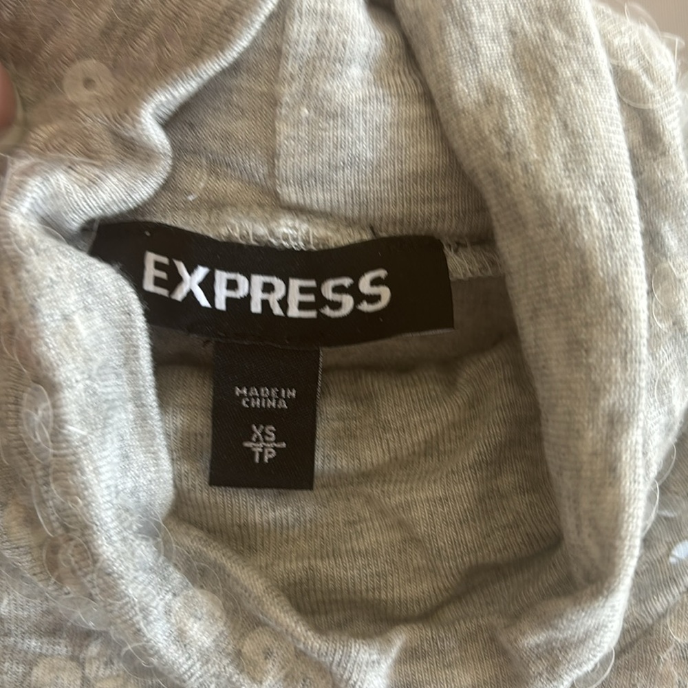 Elevate your wardrobe with our fitted light gray/silver turtleneck - Picture 2 of 2